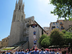 Temps de Flors 2018. Diada Castellera a la pla&ccedil;a de Sant Feliu amb els Marrecs de Salt, els Xics de Granollers, i els Sagals d�Osona