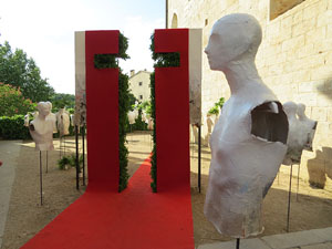 Temps de Flors 2018. Instal&middot;lacions i muntatges florals a l'entrada sud de la bas&iacute;lica de Sant Feliu