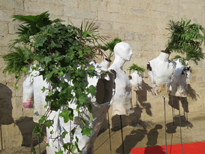 Temps de Flors 2018. Instal&middot;lacions i muntatges florals a l'entrada sud de la bas&iacute;lica de Sant Feliu