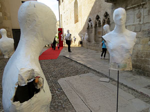 Temps de Flors 2018. Instal&middot;lacions i muntatges florals a l'entrada sud de la bas&iacute;lica de Sant Feliu