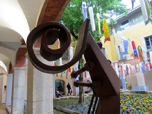 Temps de Flors 2018. Instal&middot;lacions i muntatges florals al claustre del Centre Cultural La Merc&egrave;