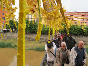 Temps de Flors 2018. Instal·lació Camí a la llibertat al pont d'en Gómez