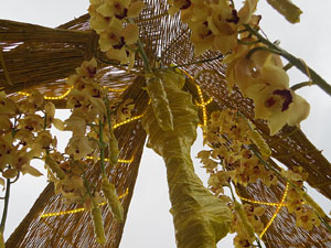 Temps de Flors 2018. Instal·lació Camí a la llibertat al pont d'en Gómez