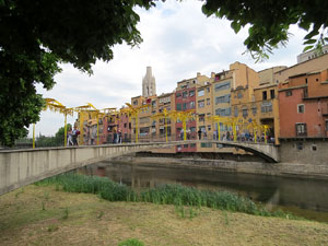 Temps de Flors 2018. Instal·lació Camí a la llibertat al pont d'en Gómez