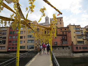 Temps de Flors 2018. Instal·lació Camí a la llibertat al pont d'en Gómez