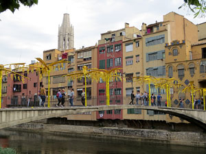 Temps de Flors 2018. Instal·lació Camí a la llibertat al pont d'en Gómez
