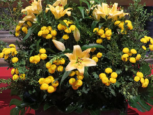 Temps de Flors 2018. Decoracions florals a l'interior de la nau g&ograve;tica de Sant Feliu