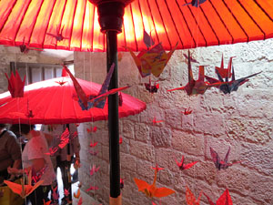 Temps de Flors 2018. Decoracions orientals al primer pis de l'edifici de les Sarra&iuml;nes