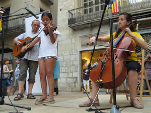 Concentraci&oacute; a la pla&ccedil;a del Vi el dilluns 30 de juliol 2018