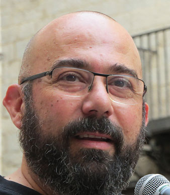 Josep Campmaj&oacute; a l'inici de la concentraci&oacute; a la pla&ccedil;a del Vi