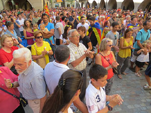 Diada Nacional 2018. Concentraci&oacute; a la pla&ccedil;a del Vi, lectura del manifest i cant de Els Segadors