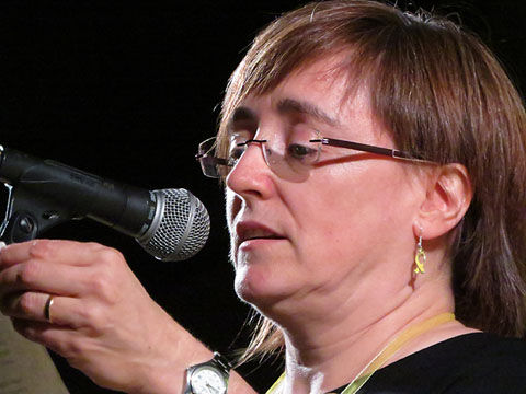 Anna Puigdemont durant la lectura del manifest
