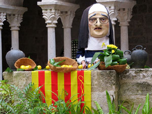 Festa Major de Sant Daniel 2018 - Audici&oacute; i ballada de la Sardana de les monges al claustre del Monestir de Sant Daniel