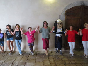 Festa Major de Sant Daniel 2018 - Audici&oacute; i ballada de la Sardana de les monges al claustre del Monestir de Sant Daniel