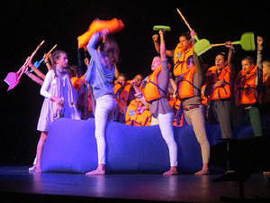 FITAG 2018 - Representació de l'obra Europa, a càrrec de Cràdula Teatre i el Cor Preludi, al Teatre Municipal