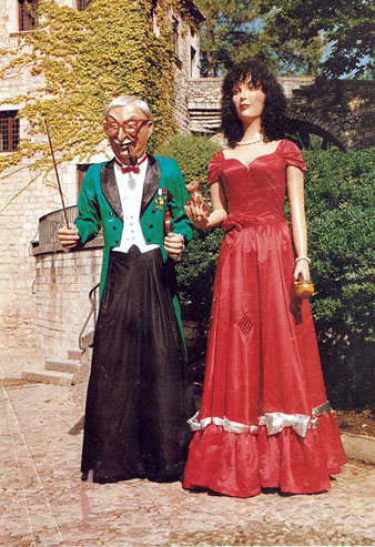 Els gegants Cugat i la Musa al Passeig Arqueolòic, el 1993