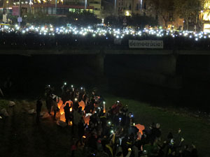 Il&middot;lumina la Llibertat. Acci&oacute; de protesta pels quatre mesos de pres&oacute; de Jordi Cuixart i Jordi S&aacute;nch