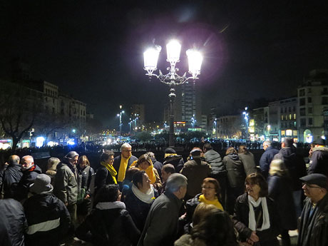 Il·lumina la Llibertat. Acció de protesta pels quatre mesos de presó de Jordi Cuixart i Jordi Sánchez