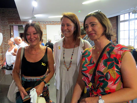 Marta Madrenas amb Cateherine Barrere i Guylaine Delonca Fines a l'exposició