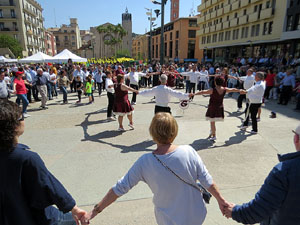 Inaguració oficial de la plaça de l'U d'octubre 2017 al barri del Mercadal