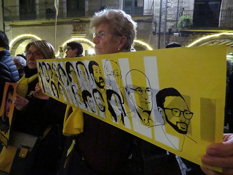Concentraci&oacute; a la pla&ccedil;a del Vi per la llibertat dels presos pol&iacute;tics, amb Miquel Riera, director adjunt de El Punt Avui