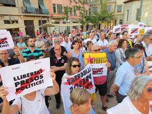 Concentració a la plaça de Santa Susanna per la llibertat dels presos polítics, amb Montse Puigdemont Casa