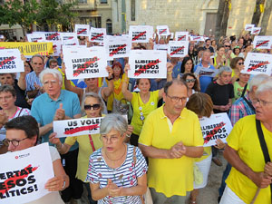 Concentració a la plaça de Santa Susanna per la llibertat dels presos polítics, amb Montse Puigdemont Casa