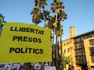 Concentració a la plaça de Santa Susanna per la llibertat dels presos polítics, amb Montse Puigdemont Casa