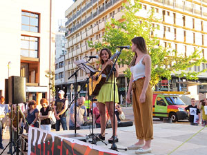 Concentració a la plaça de Santa Susanna per la llibertat dels presos polítics, amb Montse Puigdemont Casa