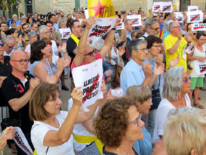Concentració a la plaça de Santa Susanna per la llibertat dels presos polítics, amb Montse Puigdemont Casa