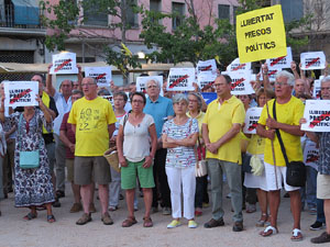 Concentració a la plaça de Santa Susanna per la llibertat dels presos polítics, amb Montse Puigdemont Casa