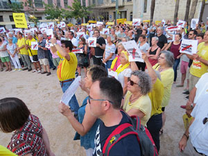 Concentració a la plaça de Santa Susanna per la llibertat dels presos polítics, amb Montse Puigdemont Casa