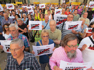 Concentració a la plaça de Santa Susanna per la llibertat dels presos polítics, amb Montse Puigdemont Casa