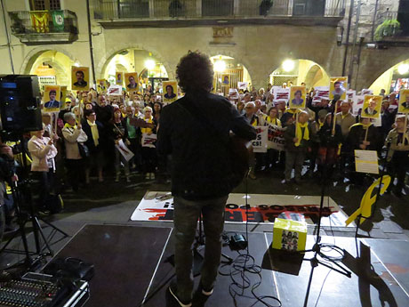 Concentració a la plaça del Vi per la llibertat dels presos polítics, amb Joanjo Bosk