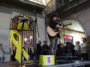 Concentració a la plaça del Vi per la llibertat dels presos polítics, amb Joanjo Bosk