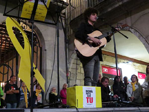 Concentració a la plaça del Vi per la llibertat dels presos polítics, amb Joanjo Bosk