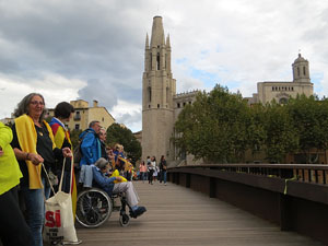 Cadena humana 'Fem-ne Via' entre Sant Juli&agrave; de Ramis i Aiguaviva