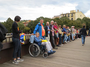 Cadena humana 'Fem-ne Via' entre Sant Juli&agrave; de Ramis i Aiguaviva
