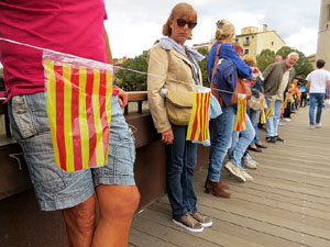 Cadena humana 'Fem-ne Via' entre Sant Juli&agrave; de Ramis i Aiguaviva