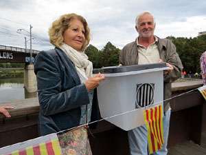 Cadena humana 'Fem-ne Via' entre Sant Juli&agrave; de Ramis i Aiguaviva