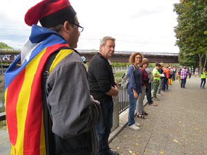 Cadena humana 'Fem-ne Via' entre Sant Juli&agrave; de Ramis i Aiguaviva