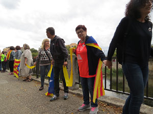 Cadena humana 'Fem-ne Via' entre Sant Juli&agrave; de Ramis i Aiguaviva