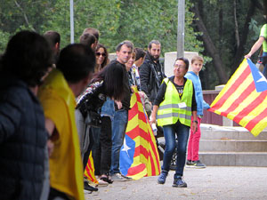 Cadena humana 'Fem-ne Via' entre Sant Juli&agrave; de Ramis i Aiguaviva