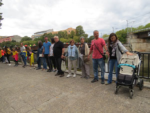 Cadena humana 'Fem-ne Via' entre Sant Juli&agrave; de Ramis i Aiguaviva