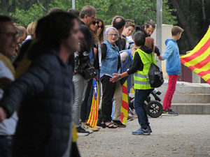 Cadena humana 'Fem-ne Via' entre Sant Juli&agrave; de Ramis i Aiguaviva