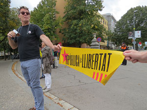 Cadena humana 'Fem-ne Via' entre Sant Juli&agrave; de Ramis i Aiguaviva