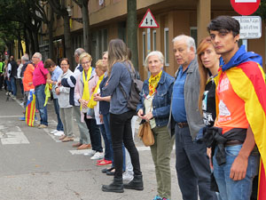 Cadena humana 'Fem-ne Via' entre Sant Juli&agrave; de Ramis i Aiguaviva