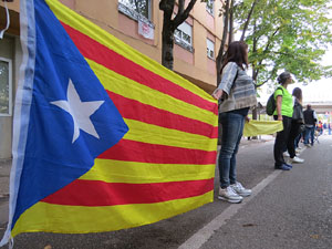 Cadena humana 'Fem-ne Via' entre Sant Juli&agrave; de Ramis i Aiguaviva