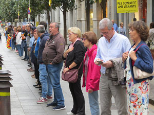 Cadena humana 'Fem-ne Via' entre Sant Juli&agrave; de Ramis i Aiguaviva