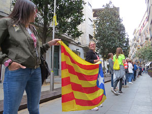 Cadena humana 'Fem-ne Via' entre Sant Juli&agrave; de Ramis i Aiguaviva
